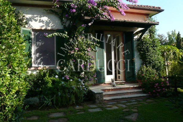 casa indipendente in affitto a Pietrasanta in zona Marina di Pietrasanta