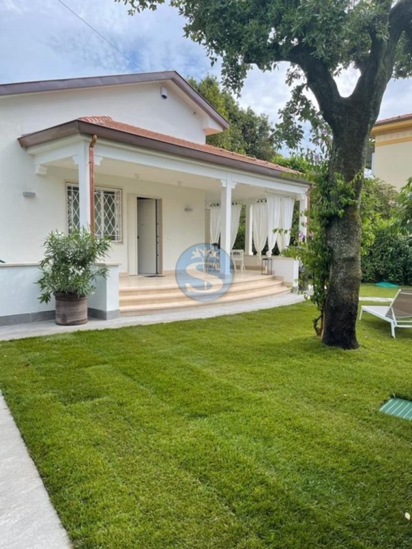 casa indipendente in affitto a Pietrasanta in zona Marina di Pietrasanta