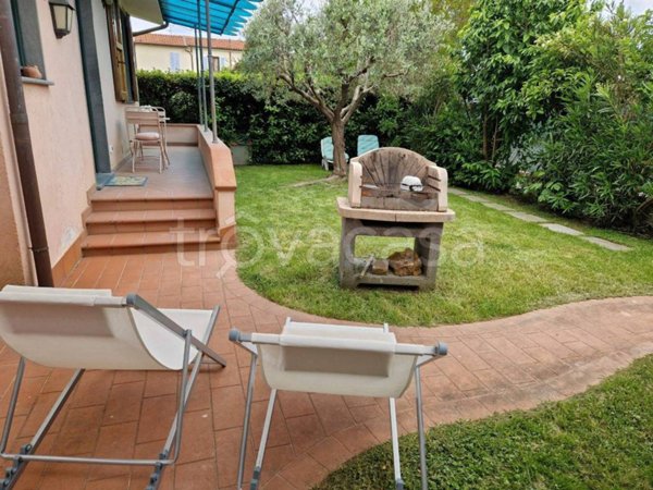 casa indipendente in affitto a Pietrasanta in zona Marina di Pietrasanta