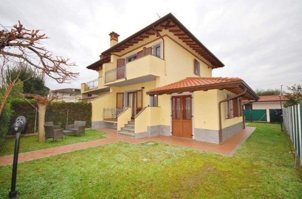 casa indipendente in affitto a Pietrasanta in zona Marina di Pietrasanta