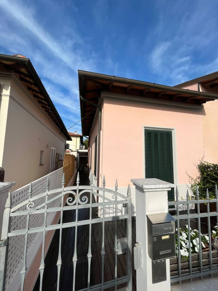 casa indipendente in affitto a Pietrasanta in zona Tonfano