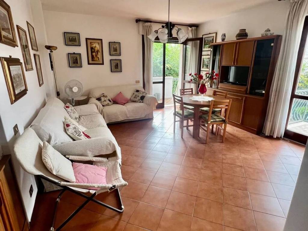 appartamento in affitto a Pietrasanta in zona Tonfano