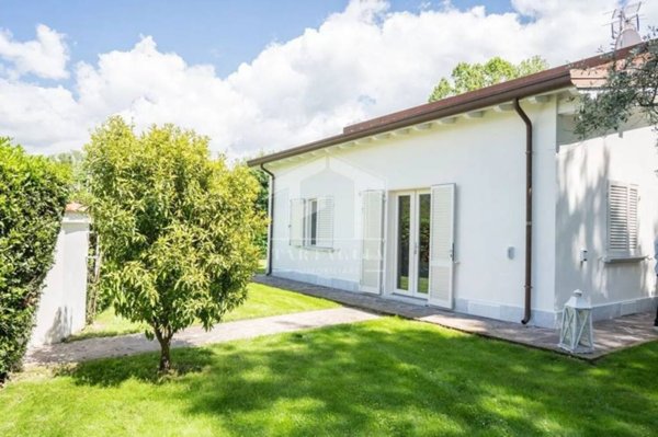 casa indipendente in affitto a Pietrasanta in zona Fiumetto