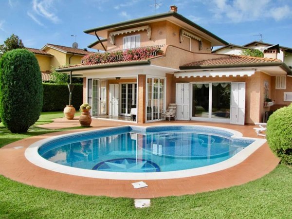 casa indipendente in affitto a Pietrasanta in zona Fiumetto