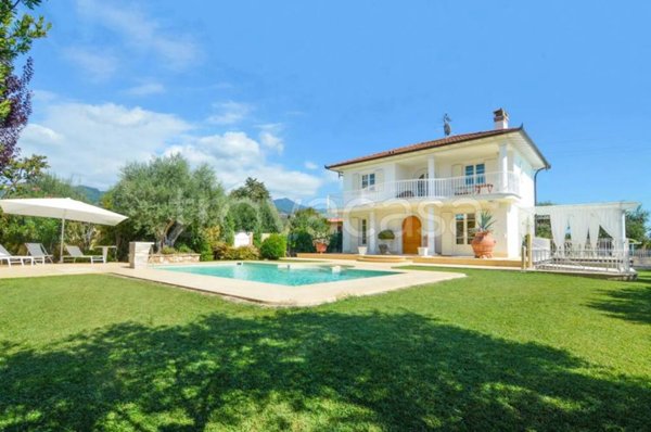 casa indipendente in affitto a Pietrasanta in zona Crociale