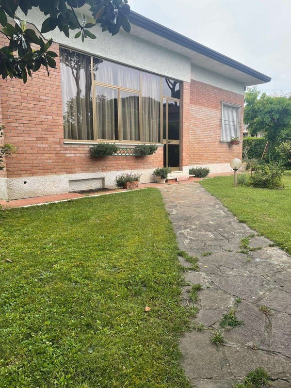 appartamento in affitto a Pietrasanta in zona Marina di Pietrasanta