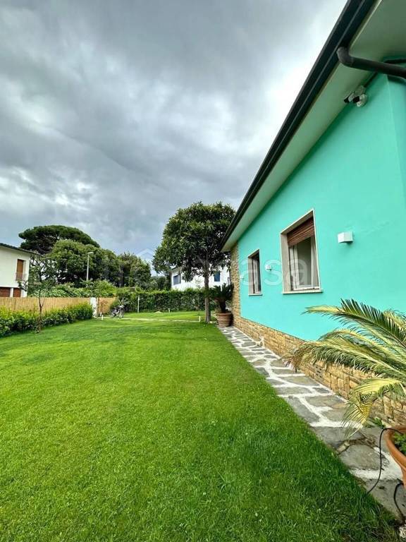 casa indipendente in affitto a Pietrasanta in zona Tonfano
