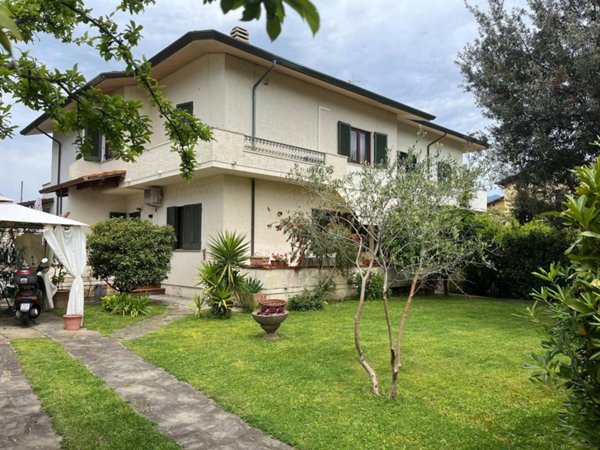 casa indipendente in affitto a Pietrasanta in zona Marina di Pietrasanta