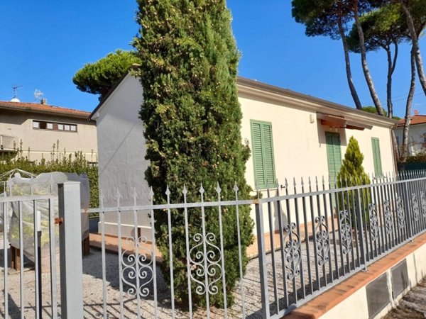 casa indipendente in affitto a Pietrasanta in zona Marina di Pietrasanta