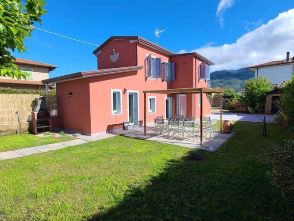 casa indipendente in affitto a Pietrasanta