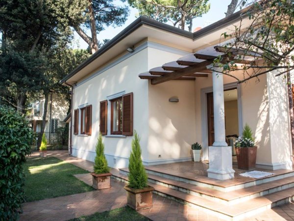 casa indipendente in affitto a Pietrasanta in zona Marina di Pietrasanta