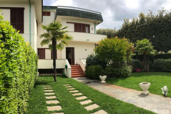 casa indipendente in affitto a Pietrasanta in zona Fiumetto