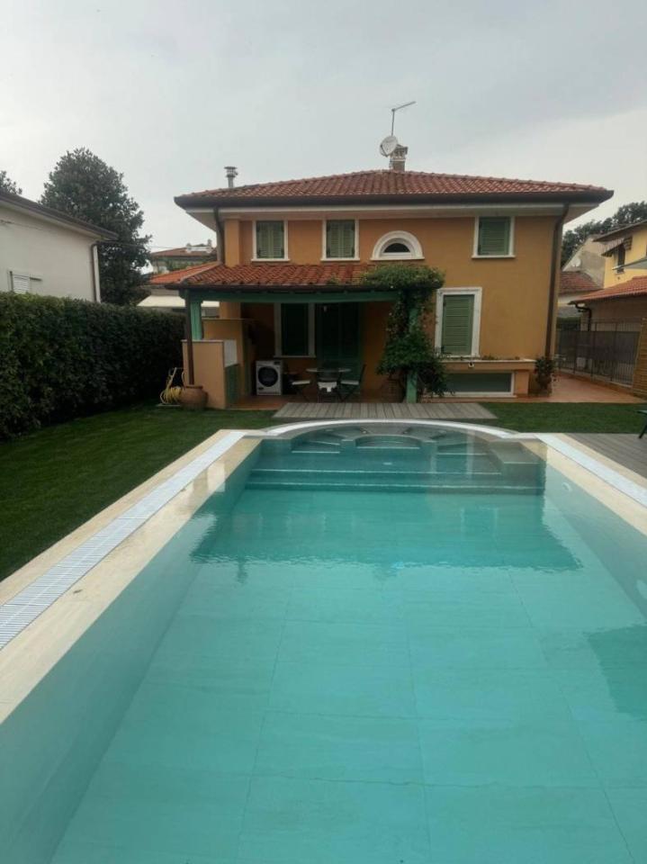 casa indipendente in affitto a Pietrasanta in zona Fiumetto