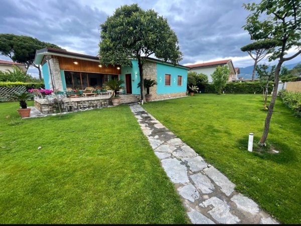 casa indipendente in affitto a Pietrasanta in zona Tonfano