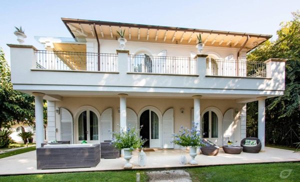 casa indipendente in affitto a Pietrasanta in zona Marina di Pietrasanta
