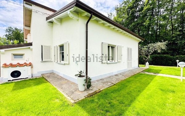 casa indipendente in affitto a Pietrasanta in zona Marina di Pietrasanta