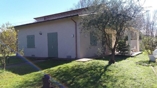 casa indipendente in affitto a Pietrasanta in zona Fiumetto