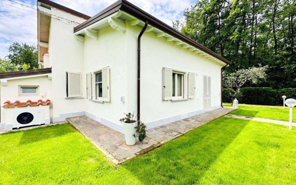 casa indipendente in affitto a Pietrasanta in zona Marina di Pietrasanta