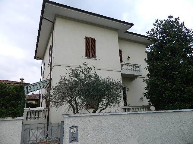 casa indipendente in affitto a Pietrasanta in zona Osterietta