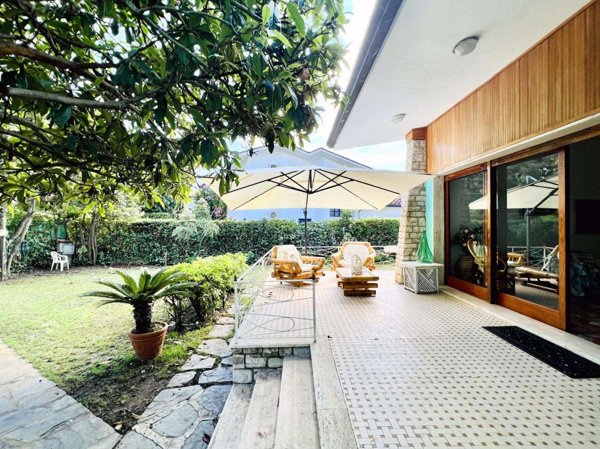 casa indipendente in affitto a Pietrasanta in zona Vignone