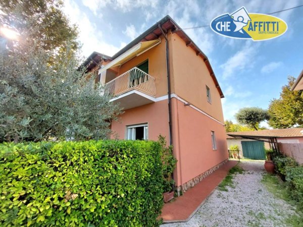 casa indipendente in affitto a Pietrasanta in zona Tonfano