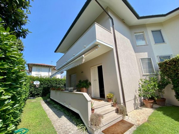 casa indipendente in affitto a Pietrasanta in zona Fiumetto