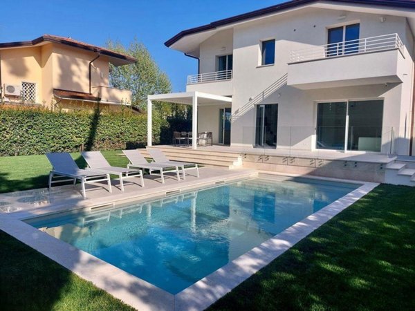 casa indipendente in affitto a Pietrasanta in zona Fiumetto