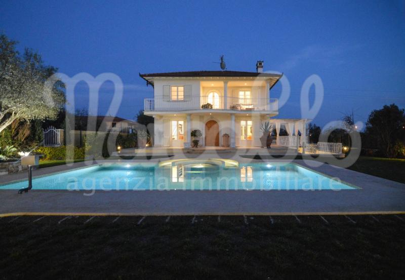 casa indipendente in affitto a Pietrasanta in zona Crociale