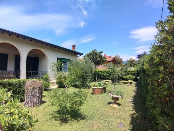 casa indipendente in affitto a Pietrasanta in zona Fiumetto