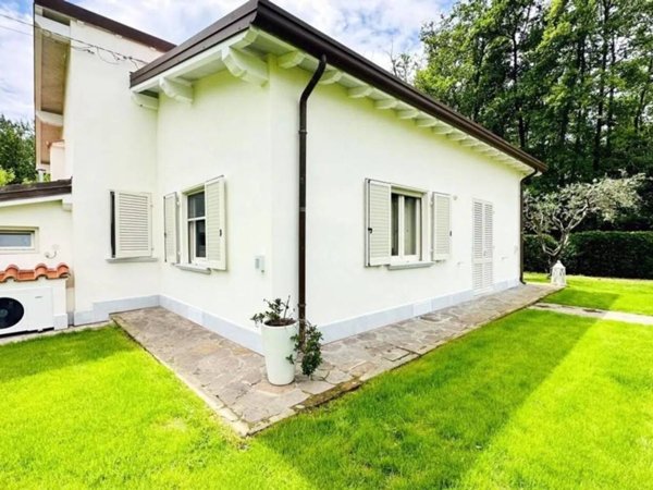 casa indipendente in affitto a Pietrasanta in zona Marina di Pietrasanta