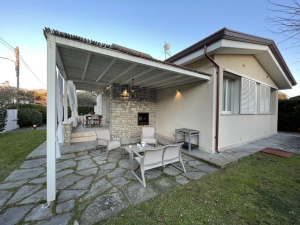 casa indipendente in affitto a Pietrasanta in zona Marina di Pietrasanta