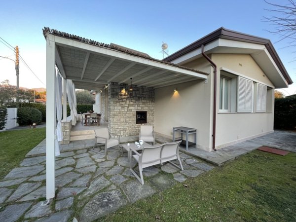 casa indipendente in affitto a Pietrasanta in zona Vignone