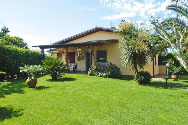 casa indipendente in affitto a Pietrasanta in zona Marina di Pietrasanta