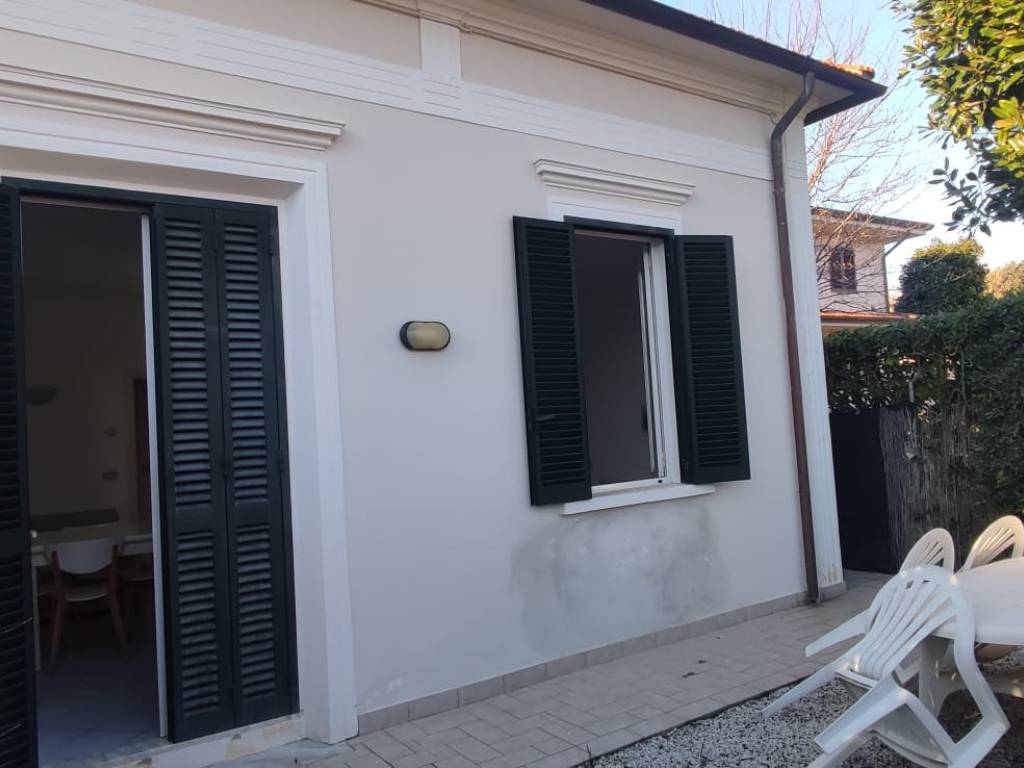 casa indipendente in affitto a Pietrasanta in zona Tonfano