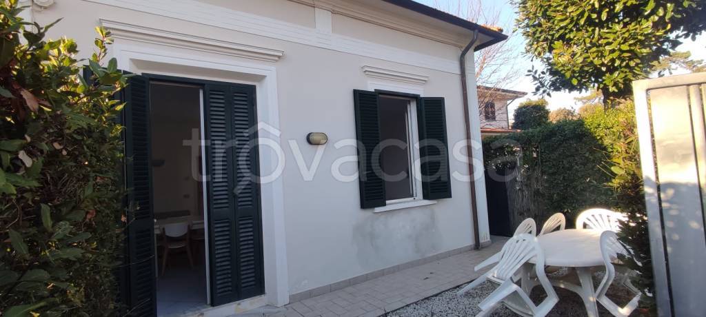 casa indipendente in affitto a Pietrasanta in zona Tonfano