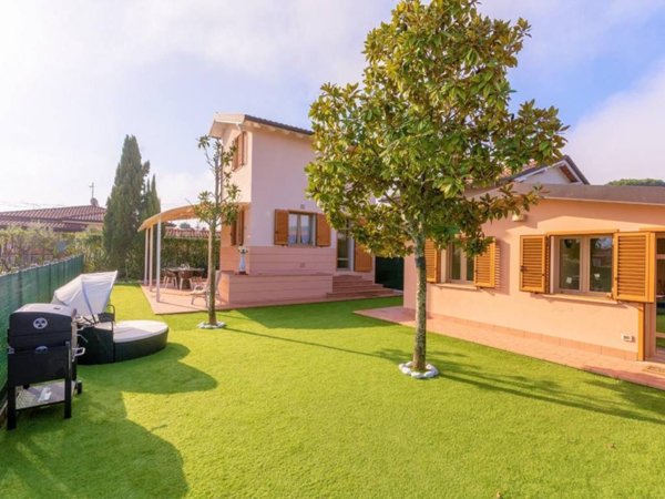casa indipendente in affitto a Pietrasanta