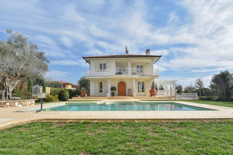 casa indipendente in affitto a Pietrasanta in zona Crociale