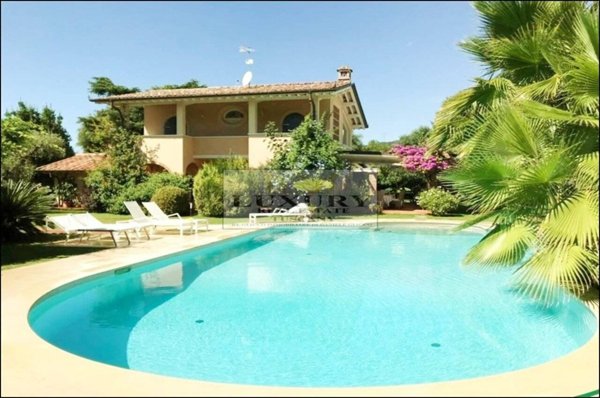 casa indipendente in affitto a Pietrasanta in zona Strettoia