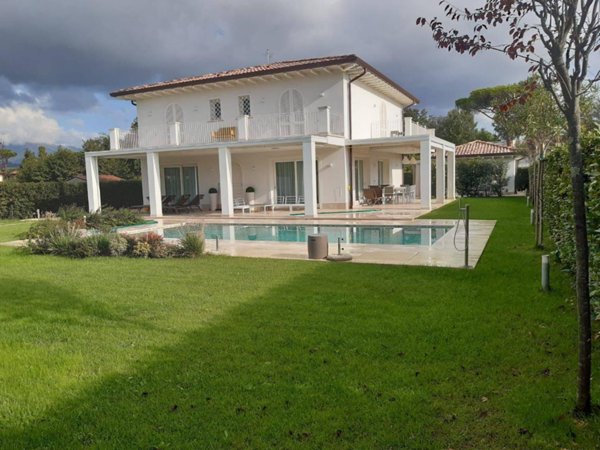 casa indipendente in affitto a Pietrasanta in zona Tonfano