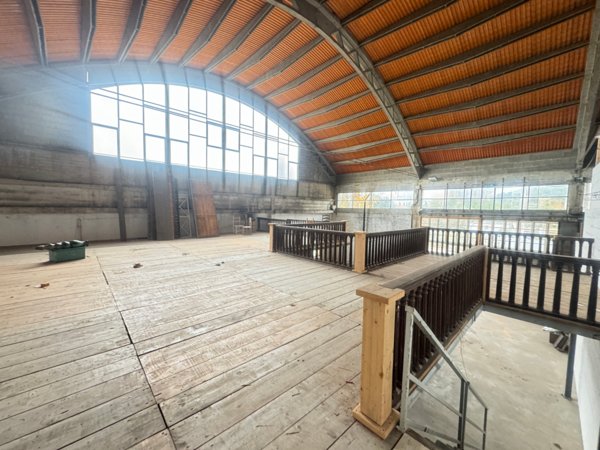 locale di sgombero in affitto a Pietrasanta