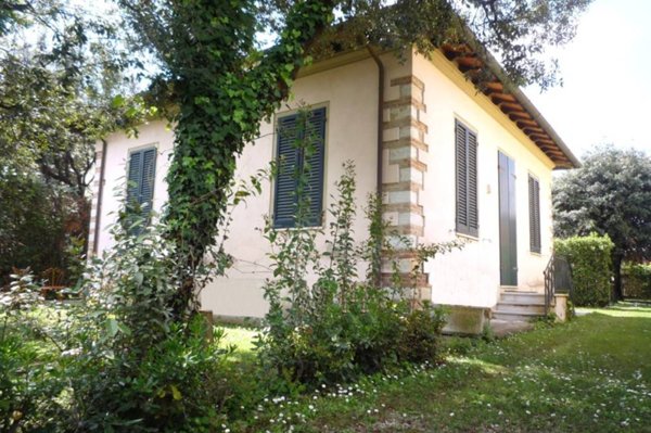 casa indipendente in affitto a Pietrasanta in zona Fiumetto