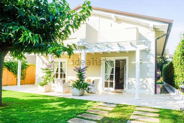 casa indipendente in affitto a Pietrasanta in zona Fiumetto