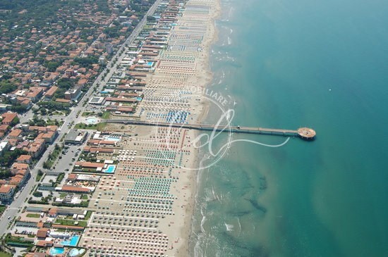 negozio in affitto a Pietrasanta in zona Tonfano