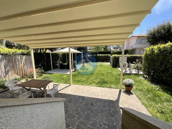 casa indipendente in affitto a Pietrasanta in zona Marina di Pietrasanta