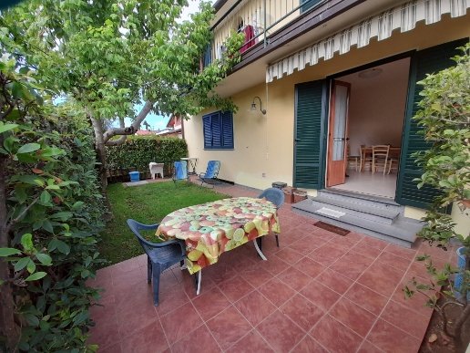 appartamento in affitto a Pietrasanta in zona Tonfano