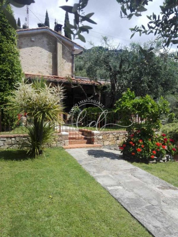 appartamento in affitto a Pietrasanta in zona Valdicastello