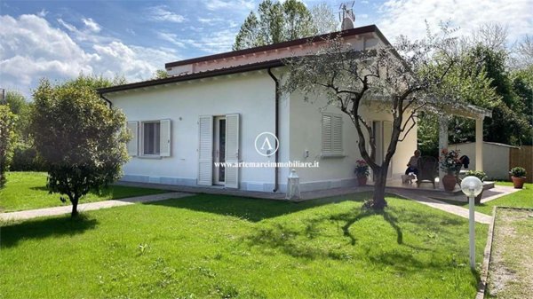 casa indipendente in affitto a Pietrasanta in zona Marina di Pietrasanta