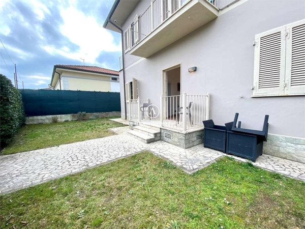 casa indipendente in affitto a Pietrasanta in zona Tonfano