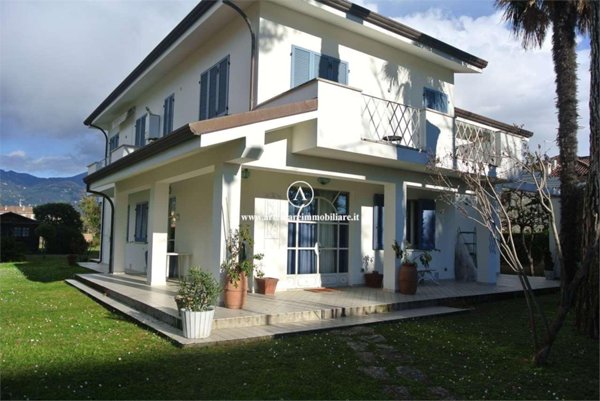 casa indipendente in affitto a Pietrasanta in zona Marina di Pietrasanta