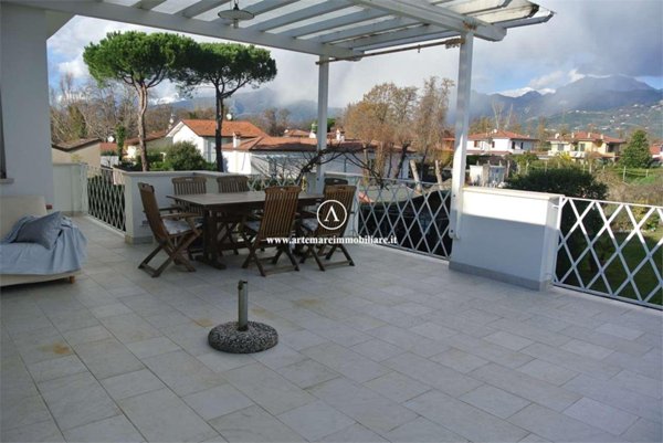 casa indipendente in affitto a Pietrasanta in zona Marina di Pietrasanta